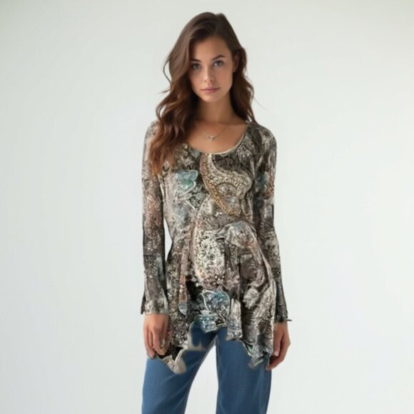 Tops - NWT  Graphic Tee asymmetrical